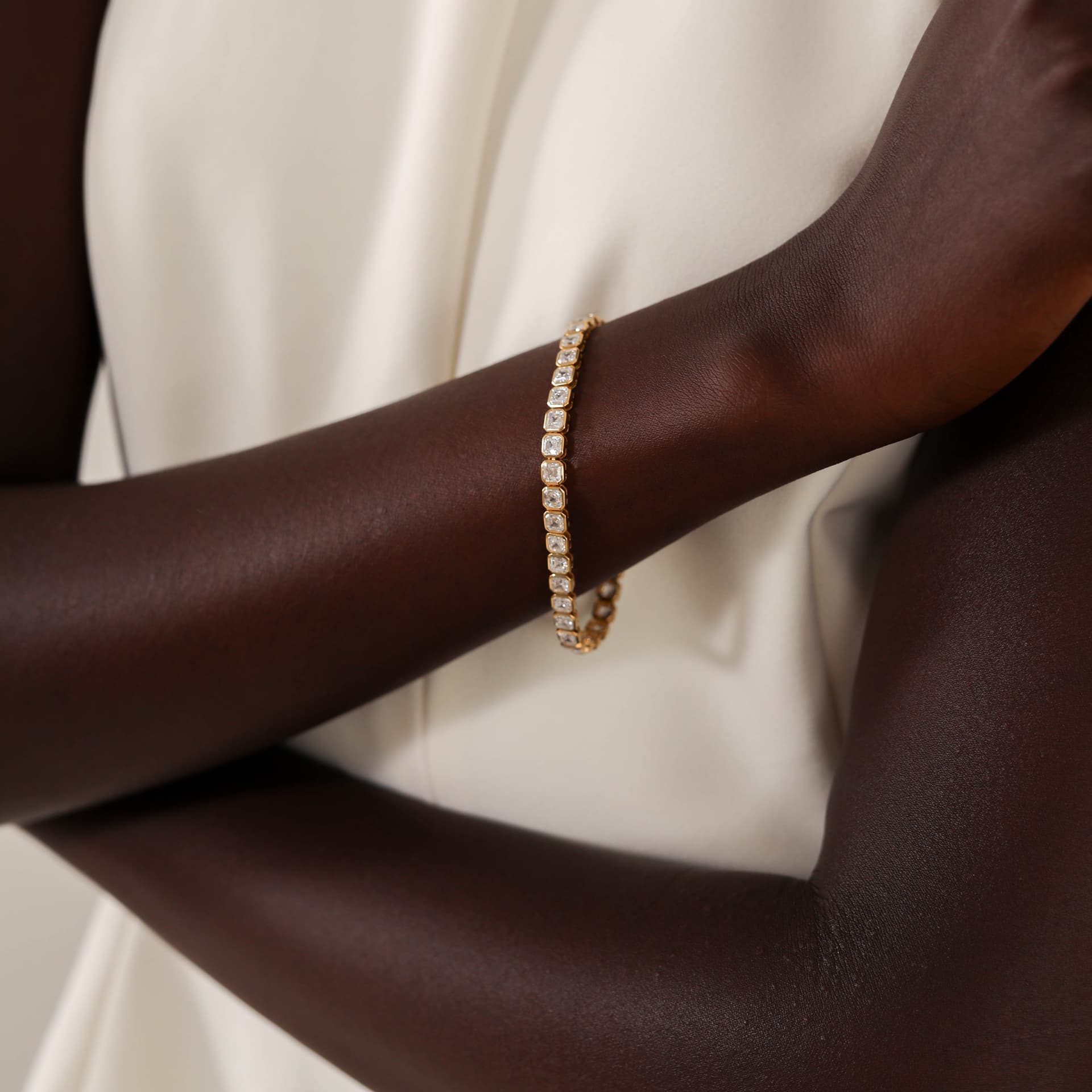 CassiaTennisBracelet-12CT-YG-PDP-15.jpg