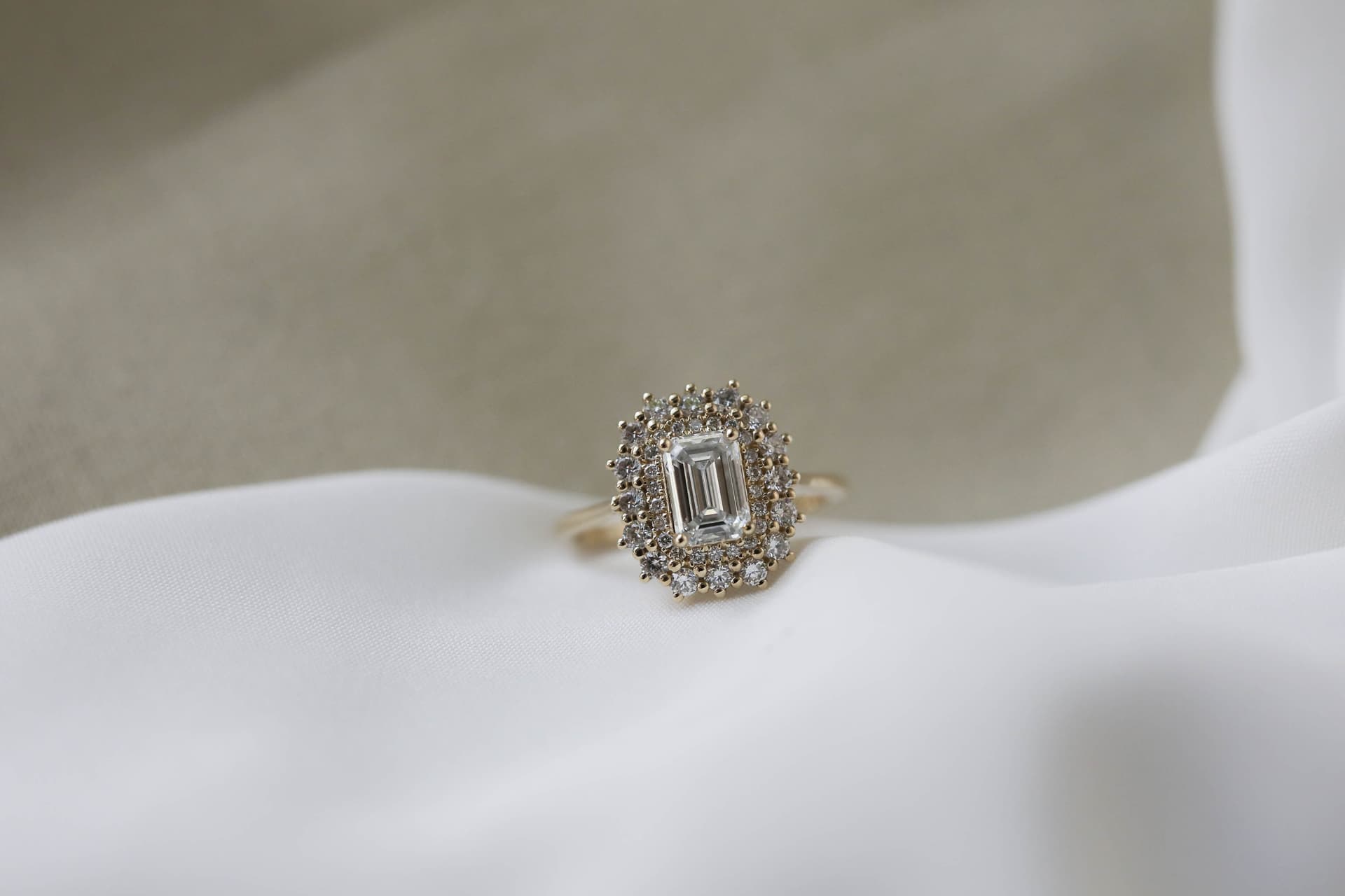 Margo-1.00ct-YG-LD-Emerald-11.22-19.jpg