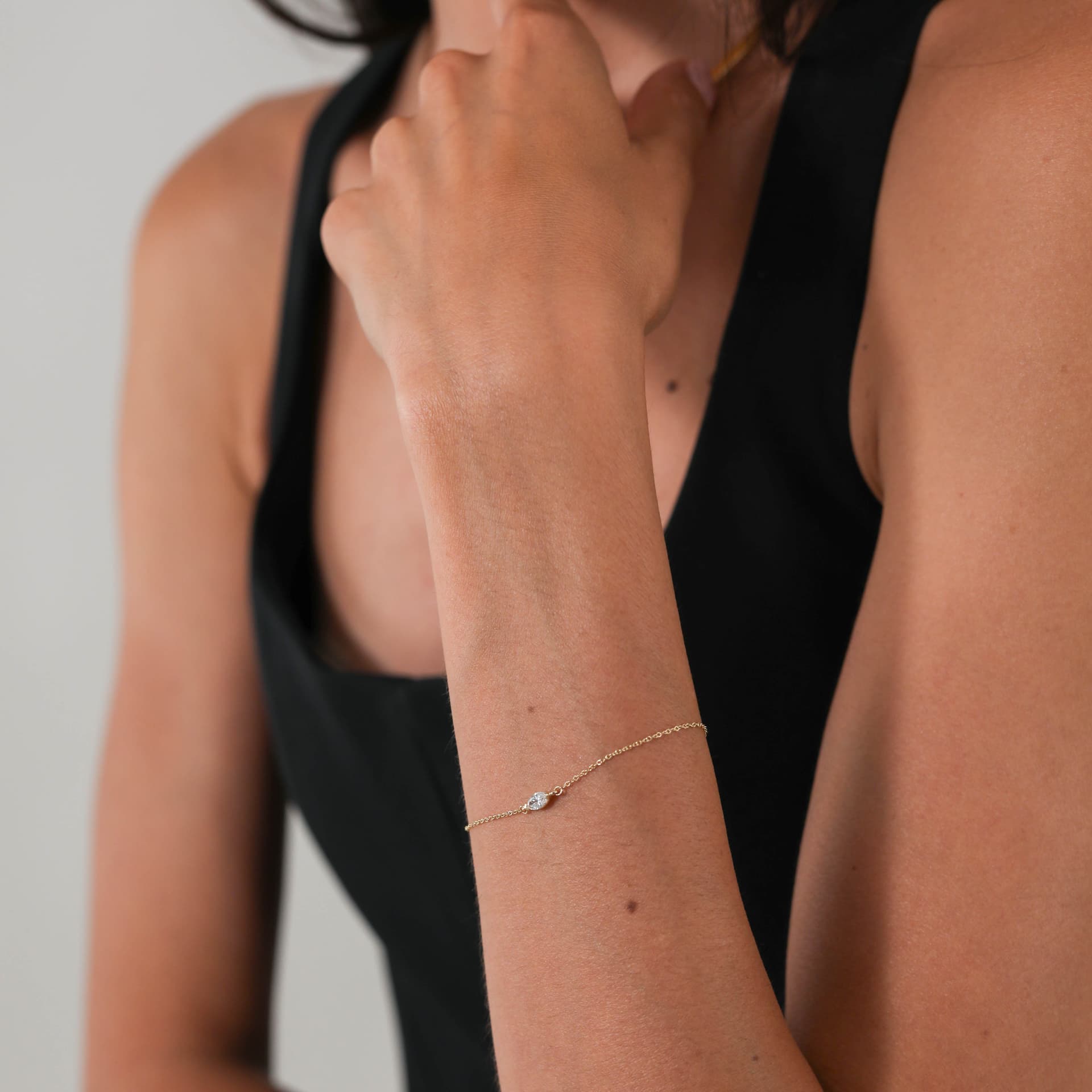 SingleDiamondBracelet-YG-PDP-2.jpg